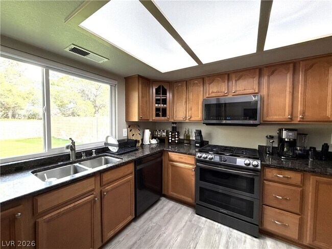 Building Photo - 2724 Monrovia Dr
