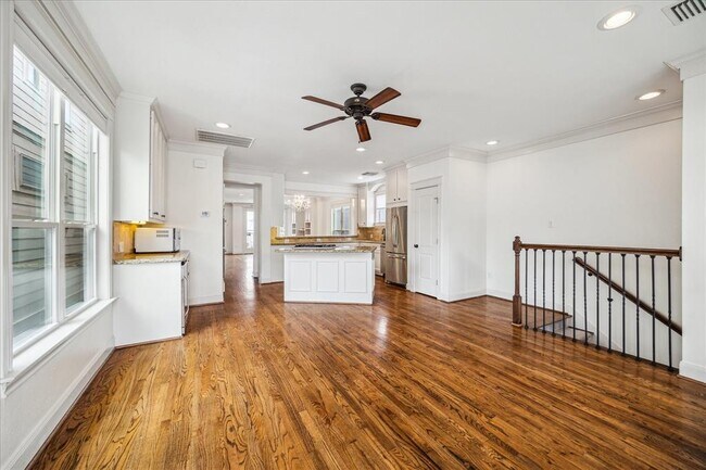Building Photo - 829 Asbury St