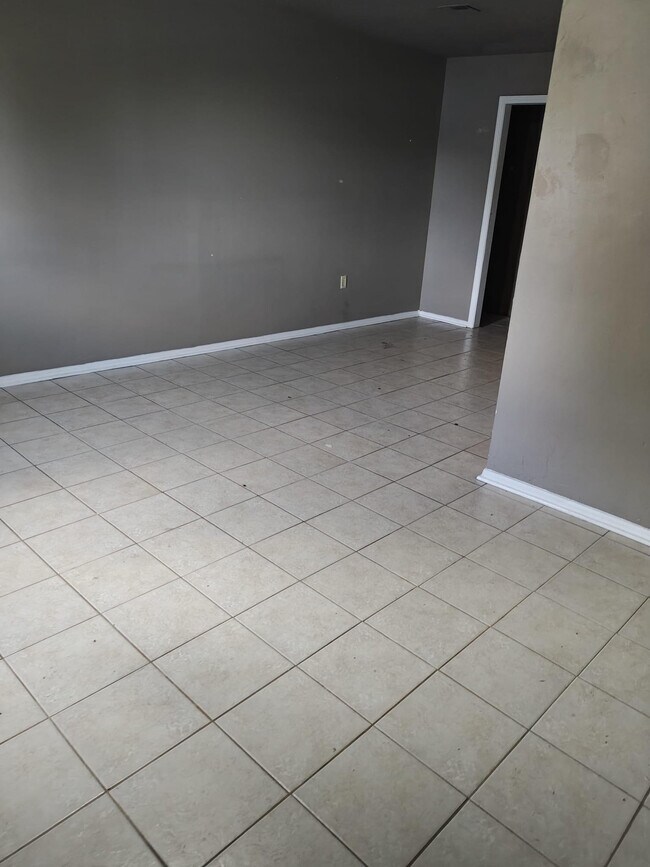 Building Photo - East County Estates Triplex