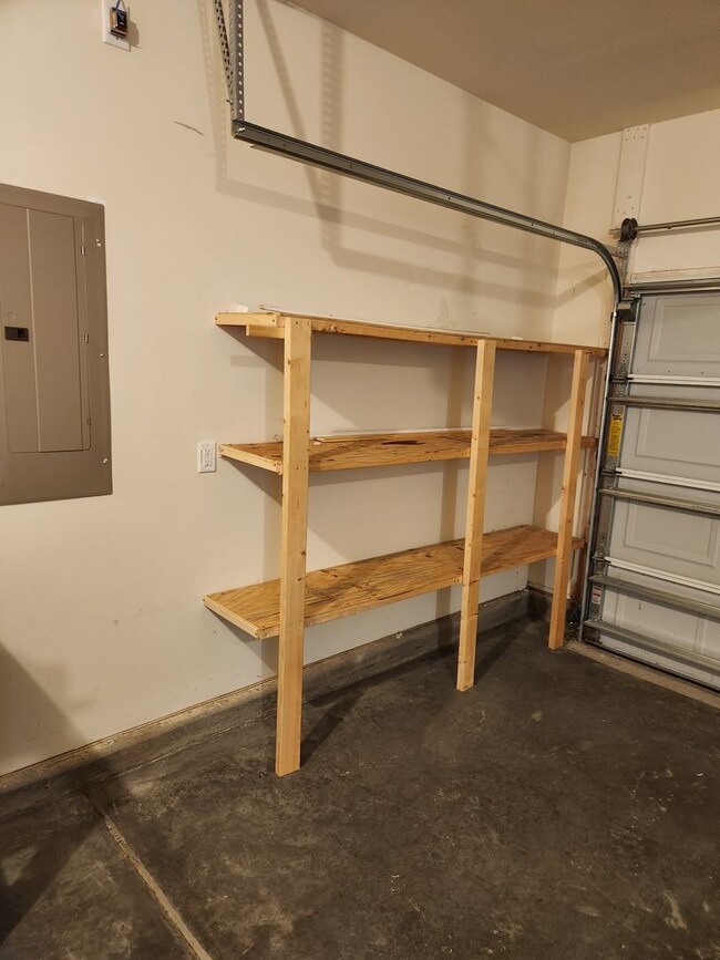 Building Photo - 4 Bedroom For rent