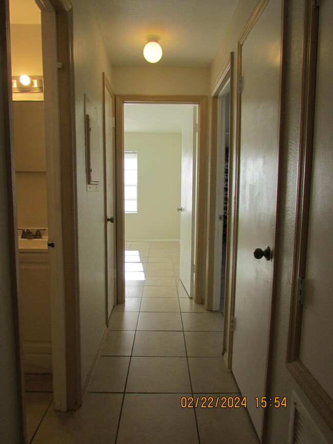 Building Photo - 4125 Pinewood Dr NE