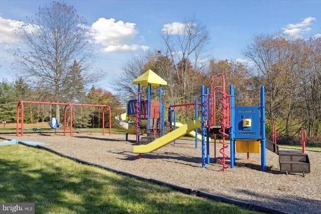 Building Photo - 102 Revere Dr