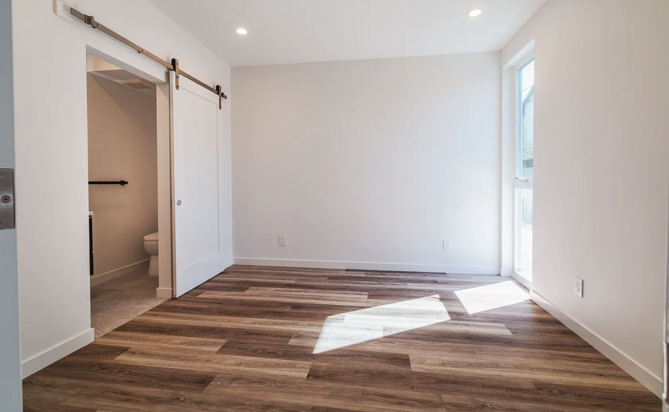 Building Photo - 2555 Thurman Ave