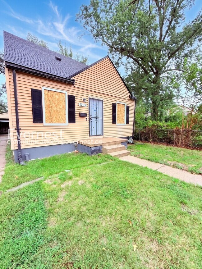 Building Photo - Charming Home with Detached Garage and Basement! | Pet Friendly