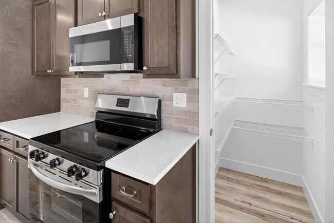 Building Photo - Hemlock Manor