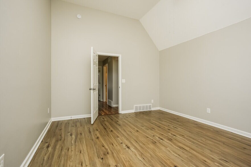 Building Photo - 8911 Oak Grove Blvd