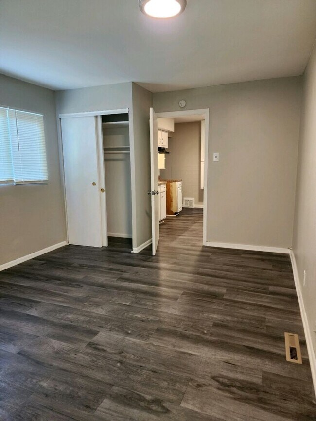 Building Photo - 7203 Albright| 3 Bedrooms, 1.0 Bath