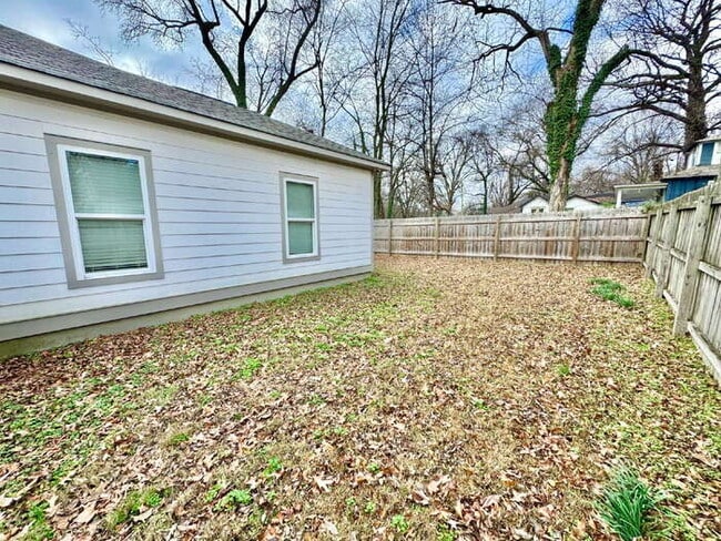 Building Photo - 441 Josephine St