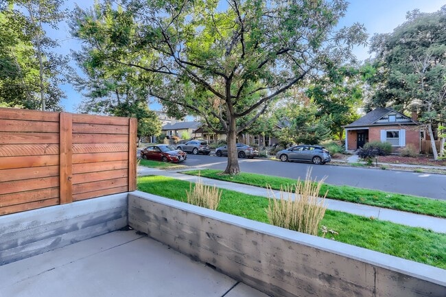 Building Photo - Modern 4-Bedroom Home with Designer Finish...