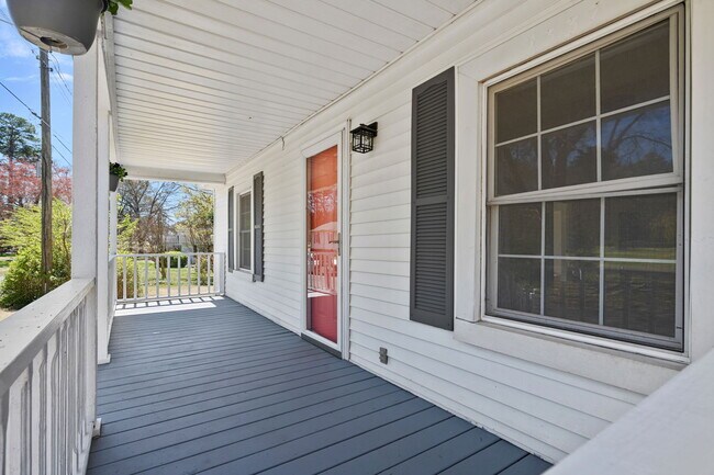 Building Photo - 1337 N Rhyne St