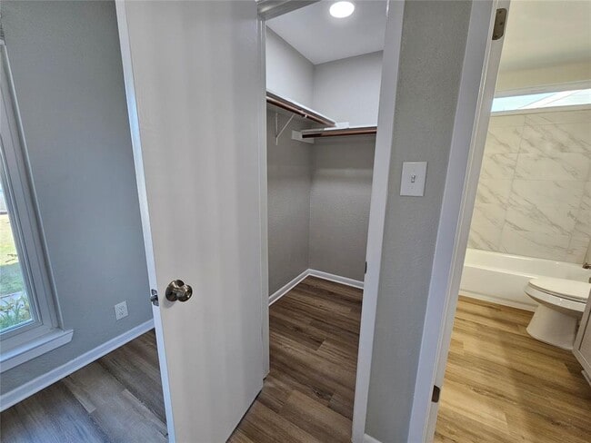 Building Photo - 1418 Hyridge Cir