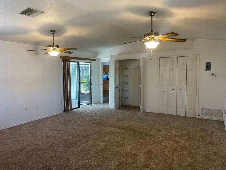 Building Photo - 276 Vilna St