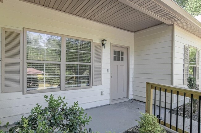 Building Photo - 70 Gardenia Dr NW