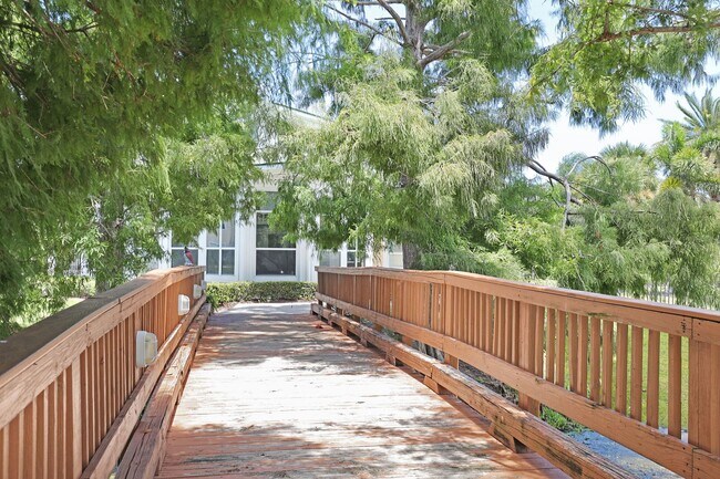 Building Photo - Bradenton 3BR/2BA – Newly Remodeled, 3rd F...