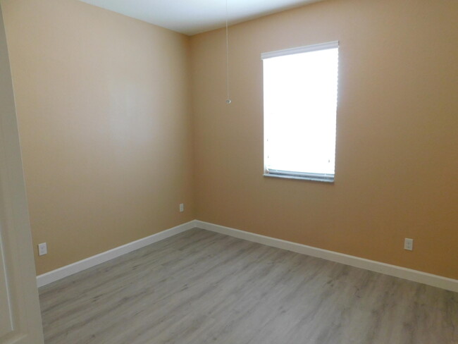 Building Photo - 9516 SW Merlin Ct