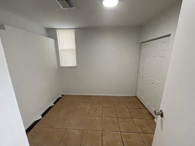 Building Photo - 1730 SW 64th Terrace