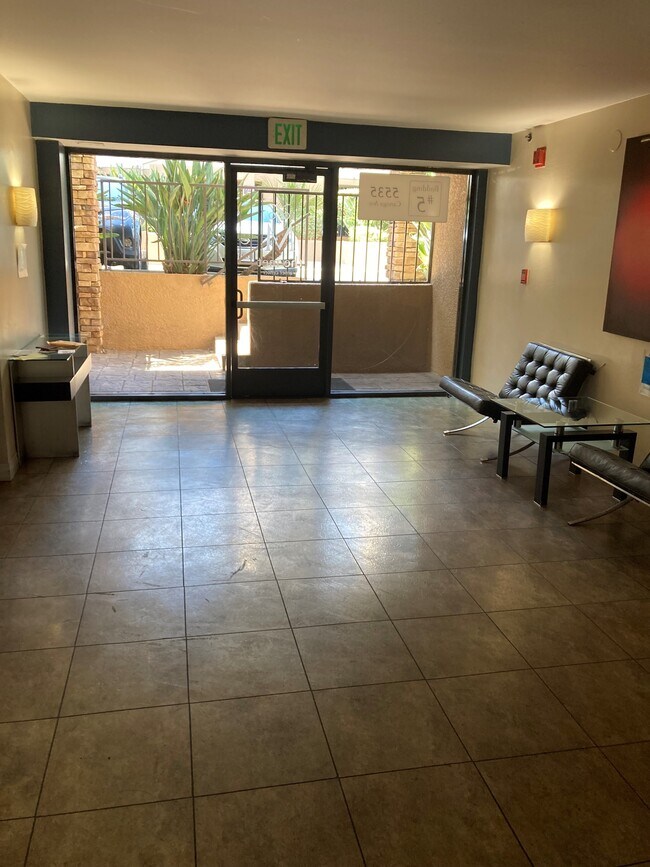 building lobby - 5535 Canoga Ave
