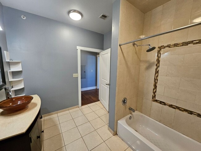 Building Photo - 700 New St