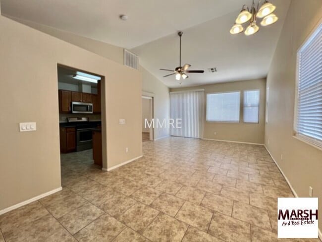 Building Photo - Beautiful 2 bedroom home with community po...