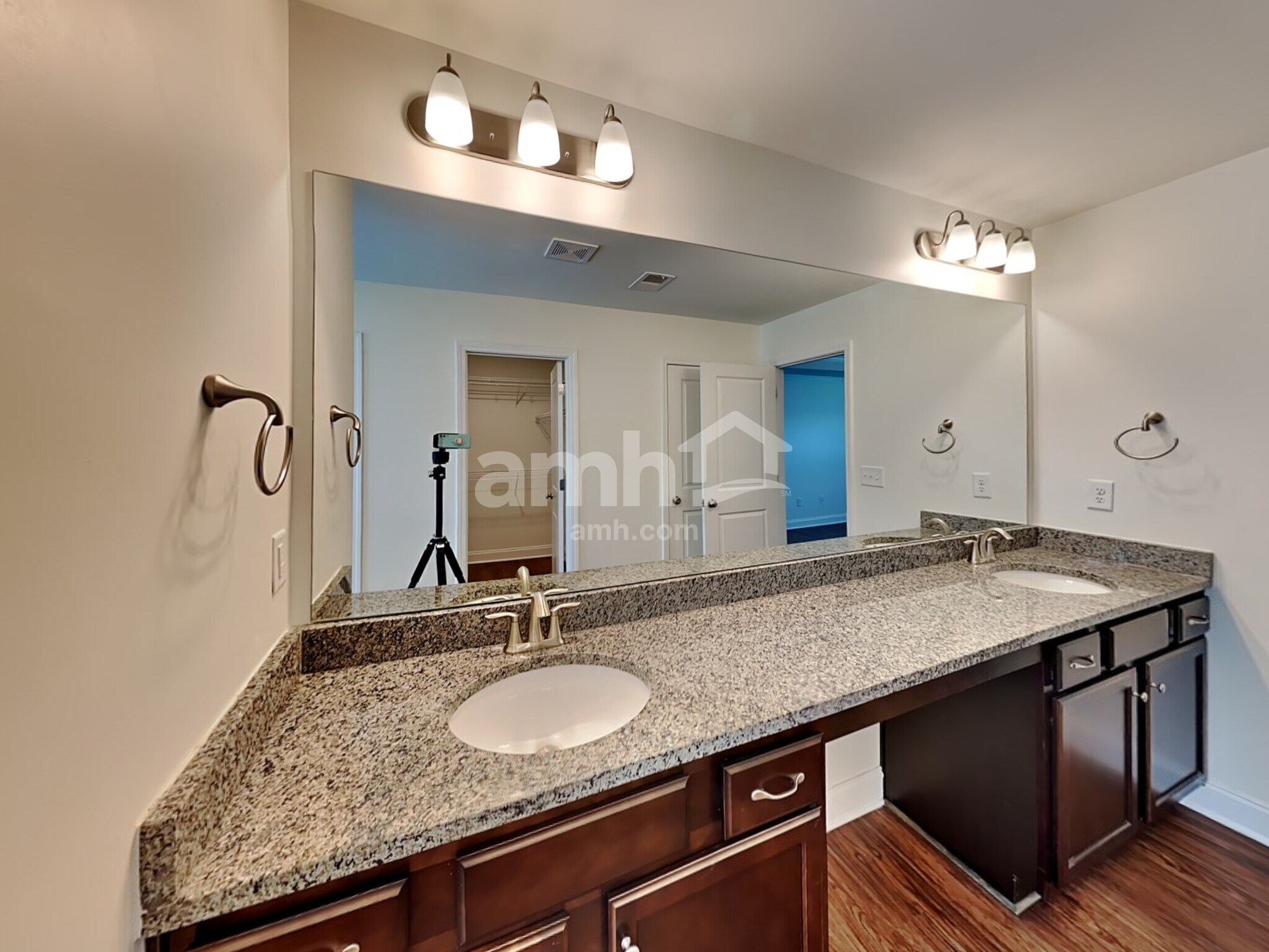 Building Photo - 5150 Smithbriar Dr
