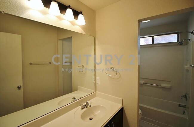 Building Photo - Adorable 3/2/2 in Mansfield ISD For Rent!