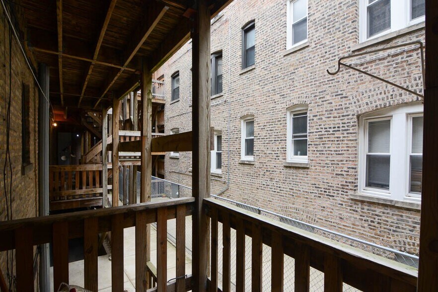 Building Photo - 4422 N Wolcott Ave