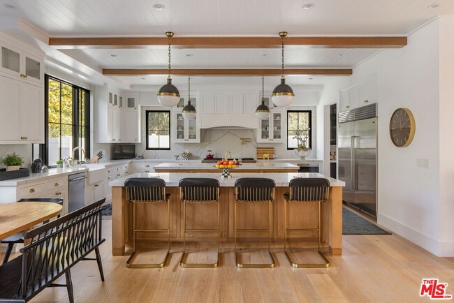 Building Photo - 16101 Royal Mt Dr