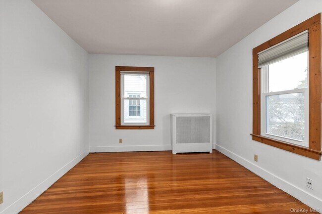 Building Photo - 23 Thompson Pl