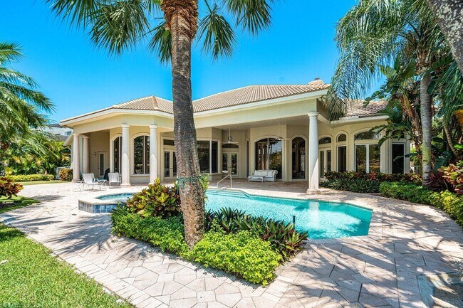Building Photo - 1831 Sabal Palm Dr