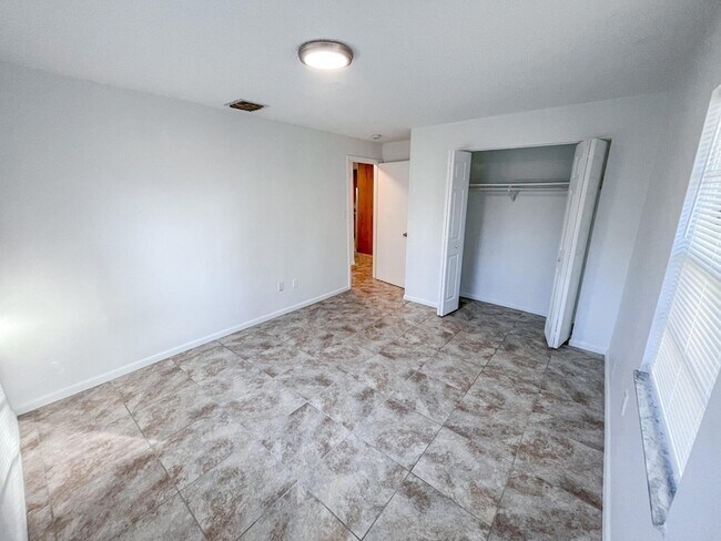 Building Photo - 122 Laidback Way