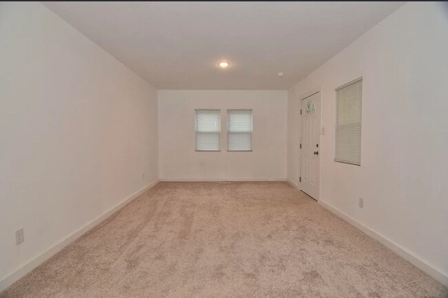 Building Photo - Thoughtfully Renovated Home in a Prime Location- Section 8 Accepted