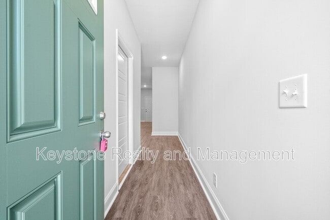 Building Photo - 750-H-104 Tracy Ln