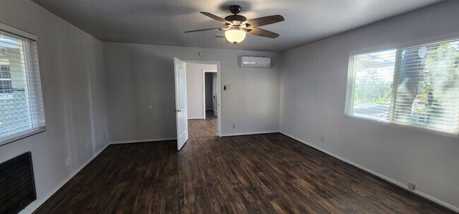 Building Photo - $500 MOVE-IN CREDIT! Updated Home with lot...