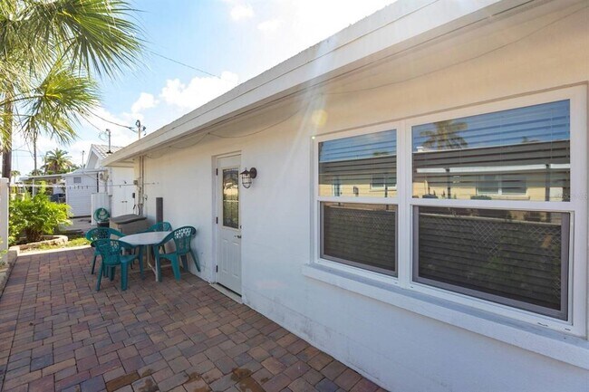 Building Photo - 6020 Midnight Pass Rd