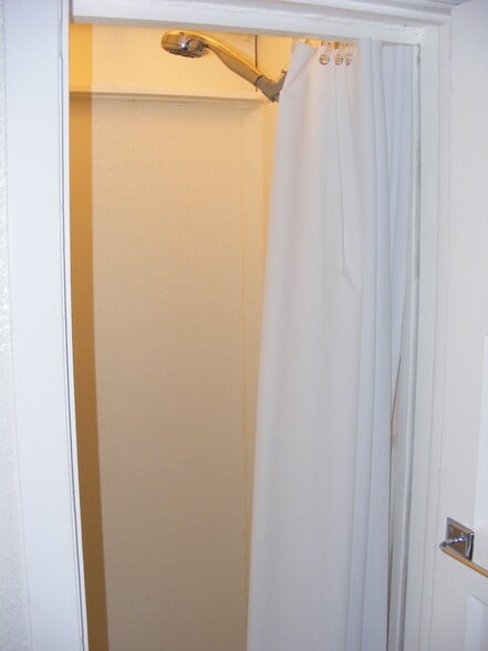 Building Photo - 115 N Park St