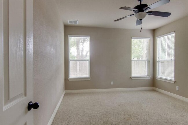 Building Photo - 15400 Interlachen Dr