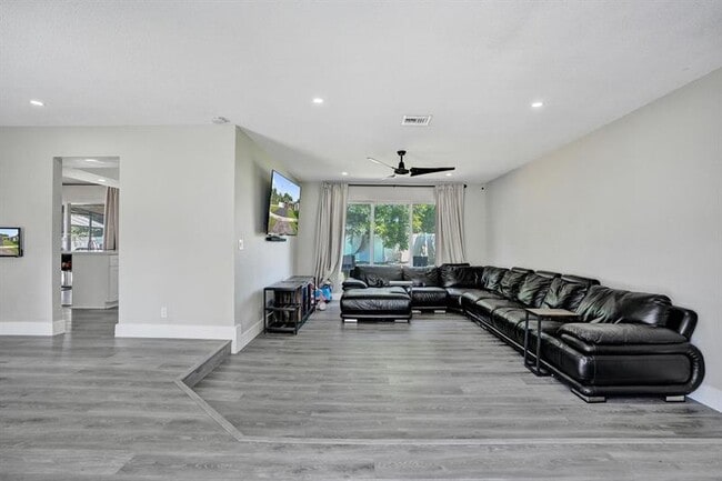 Building Photo - 6411 SW 6th St