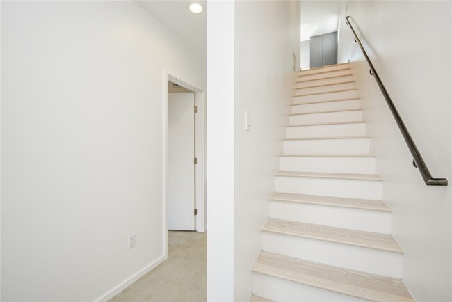 Building Photo - 1315 Lakin St