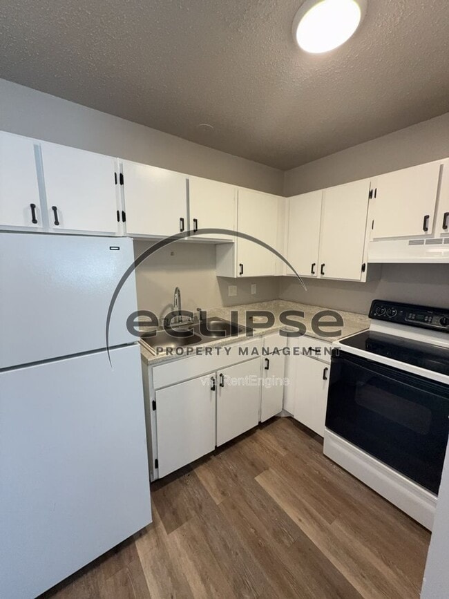 Building Photo - 450 Chipeta Ave