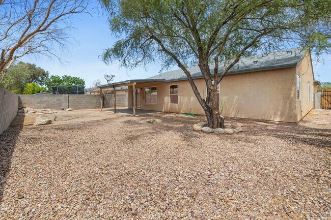 Building Photo - Nice Rita Ranch Home - Vail School District