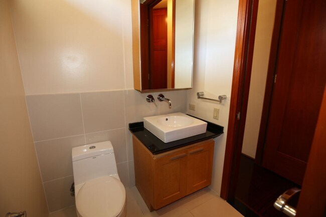 Building Photo - Loft at Waikiki - 2 Bdrm/2 Bath/2 Prkg - $4,500