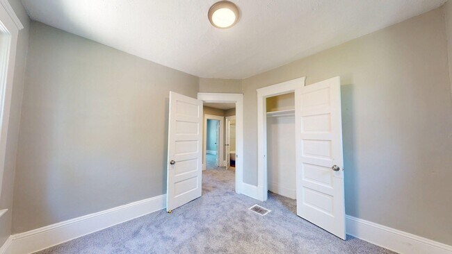Building Photo - Cudell/West Blvd neighborhood; 4 bedroom/1 bath single family house for rent!