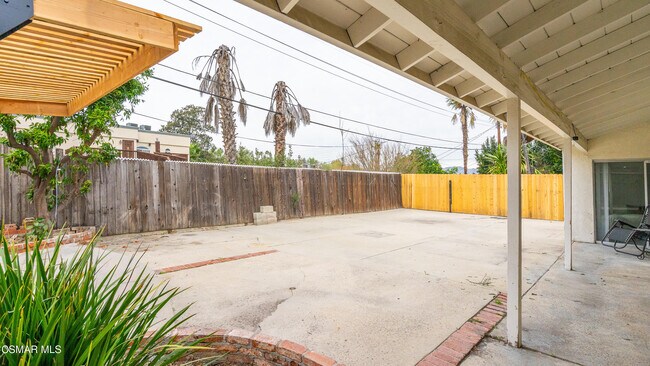 Building Photo - 5901 Hanna Ave