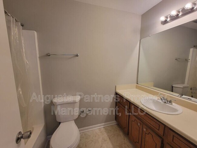 Building Photo - 3921 Miramar Dr Ext