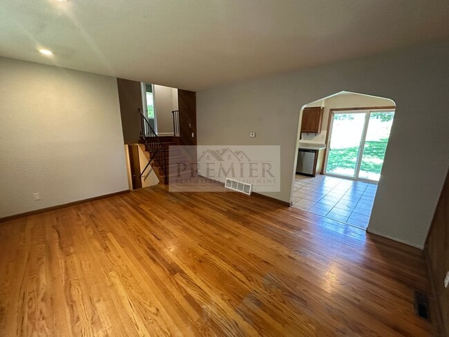 Building Photo - 8406 E 92 Pl