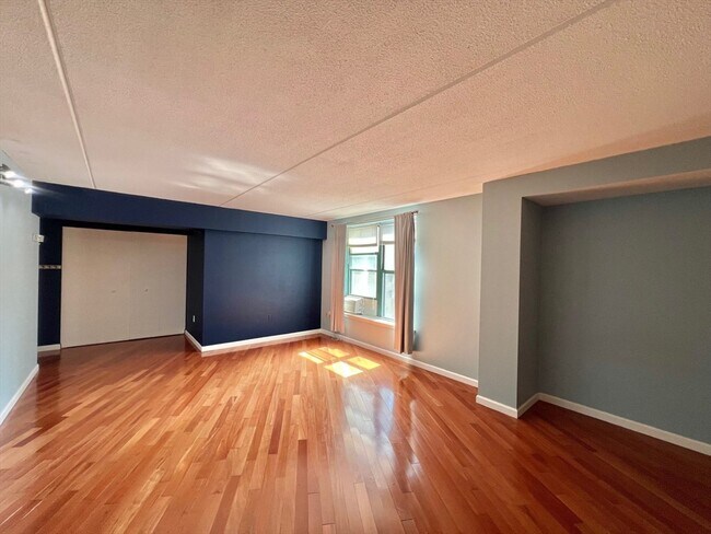 Building Photo - 108 Peterborough St