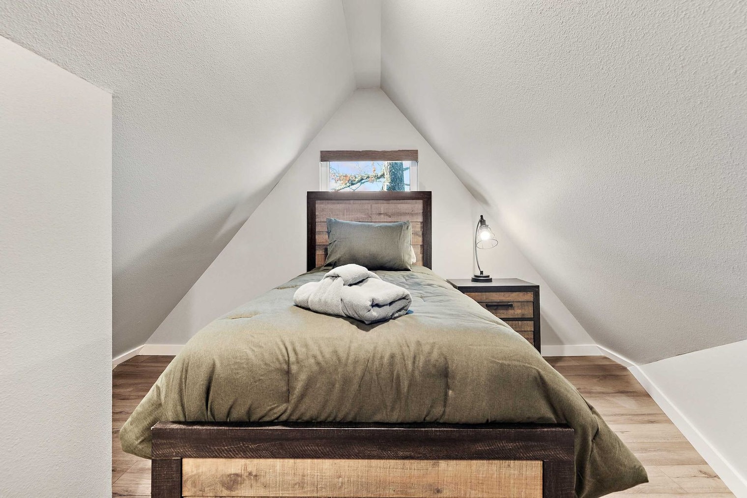 Building Photo - 3225 N Kings Cross