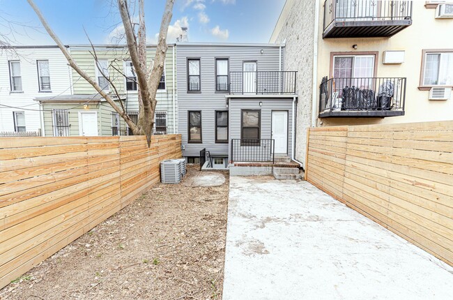 Building Photo - 282 E 38th St
