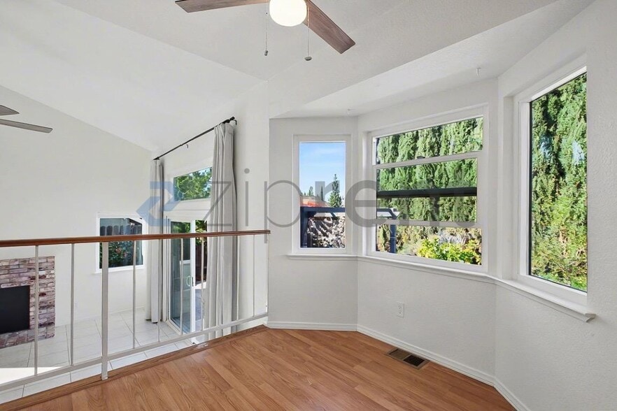 Building Photo - 5744 River Run Cir