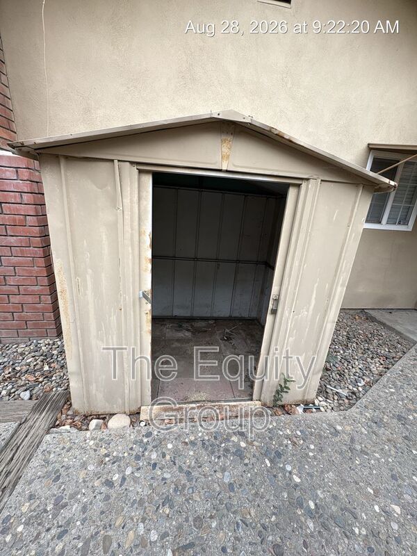 Building Photo - 1009 W Laura Ave